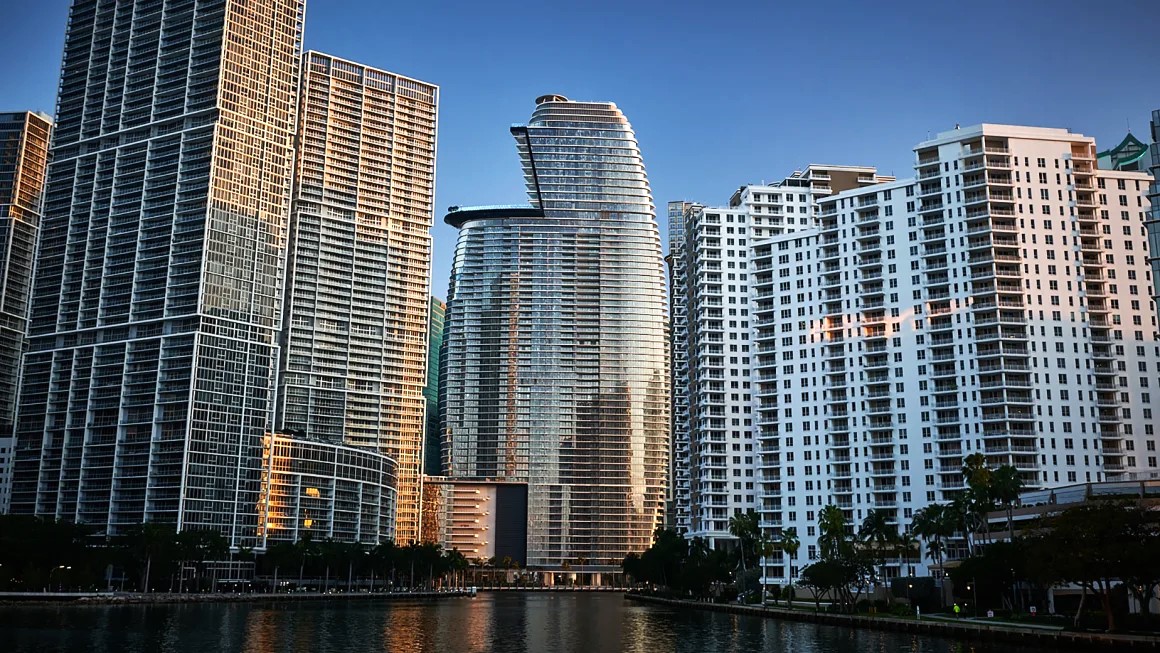 Aston Martin menara Miami